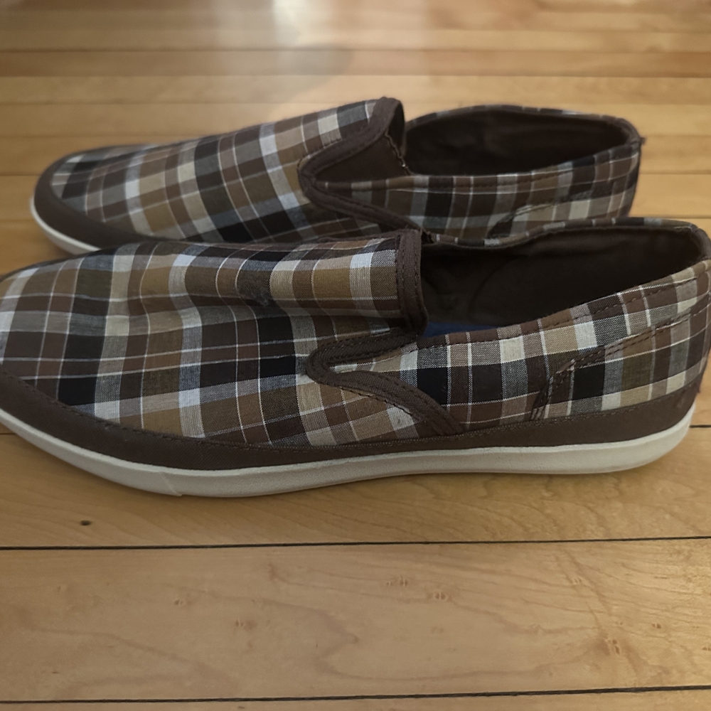 IZOD Men's Brown Plaid Slip-On Shoes - Picture 4 of 8